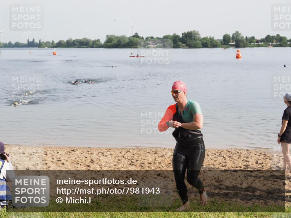 21.06.2025 - 27. Vierlanden-Triathlon MichiJ http://msf.ph/oto/7981943 15.06.2026 09:04:41 Schwimmen 247 meine-sportfotos.de