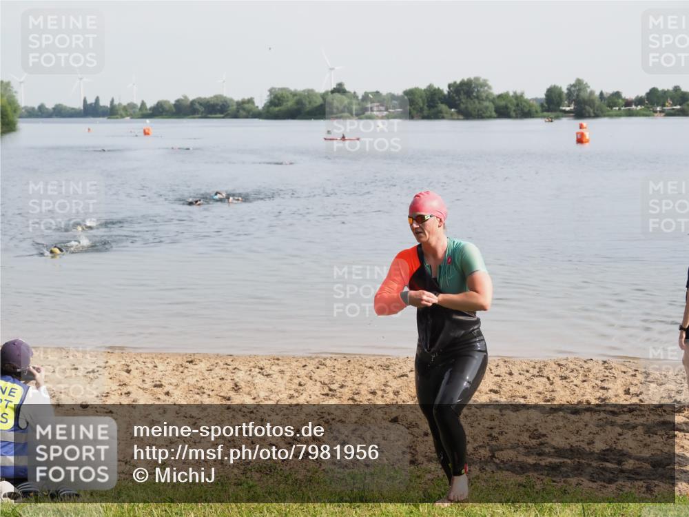 21.06.2025 - 27. Vierlanden-Triathlon MichiJ http://msf.ph/oto/7981956 15.06.2026 09:04:42 Schwimmen 247 meine-sportfotos.de
