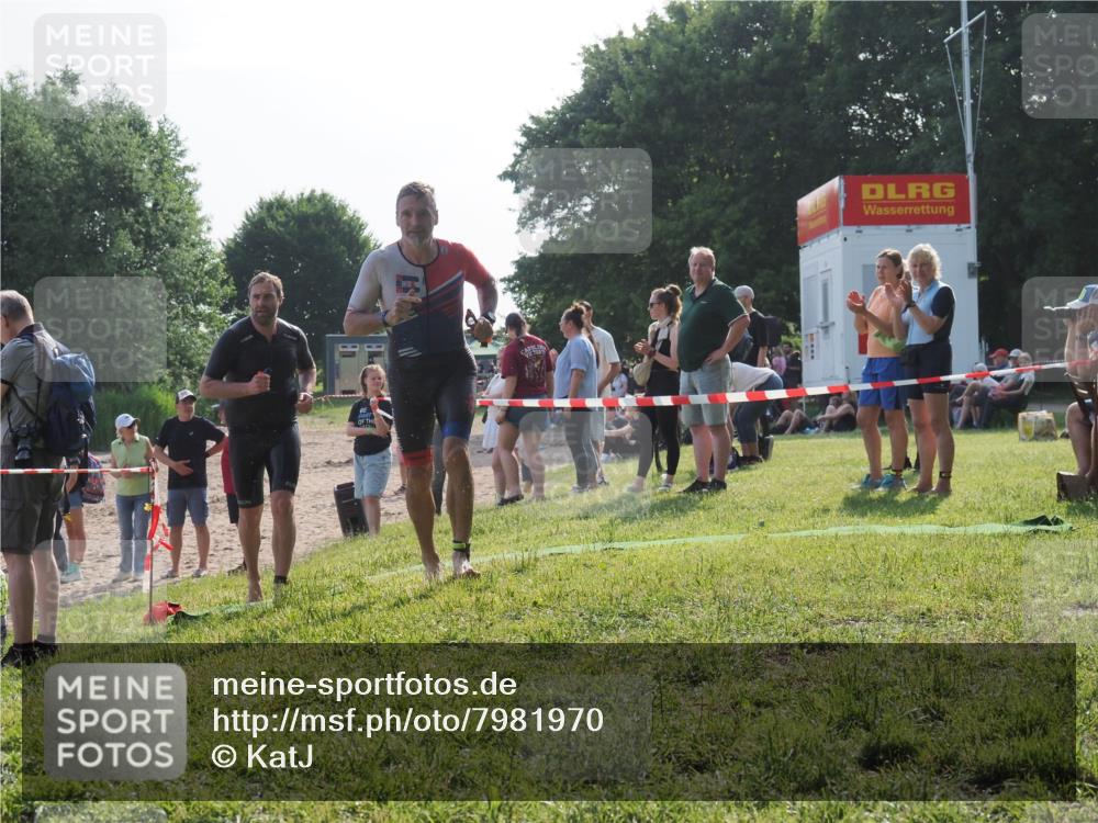 15.06.2025 - 27. Vierlanden-Triathlon KatJ http://msf.ph/oto/7981970 15.06.2025 08:48:00 Schwimmen 16, 34, 193 meine-sportfotos.de