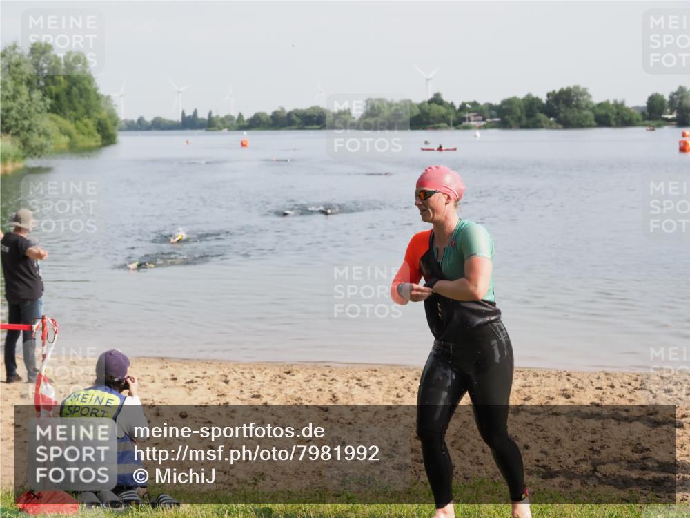 21.06.2025 - 27. Vierlanden-Triathlon MichiJ http://msf.ph/oto/7981992 15.06.2026 09:04:42 Schwimmen 247 meine-sportfotos.de