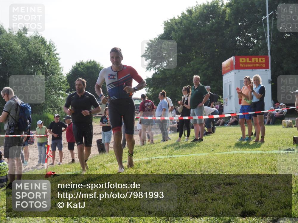 15.06.2025 - 27. Vierlanden-Triathlon KatJ http://msf.ph/oto/7981993 15.06.2025 08:48:00 Schwimmen 16, 34, 193 meine-sportfotos.de