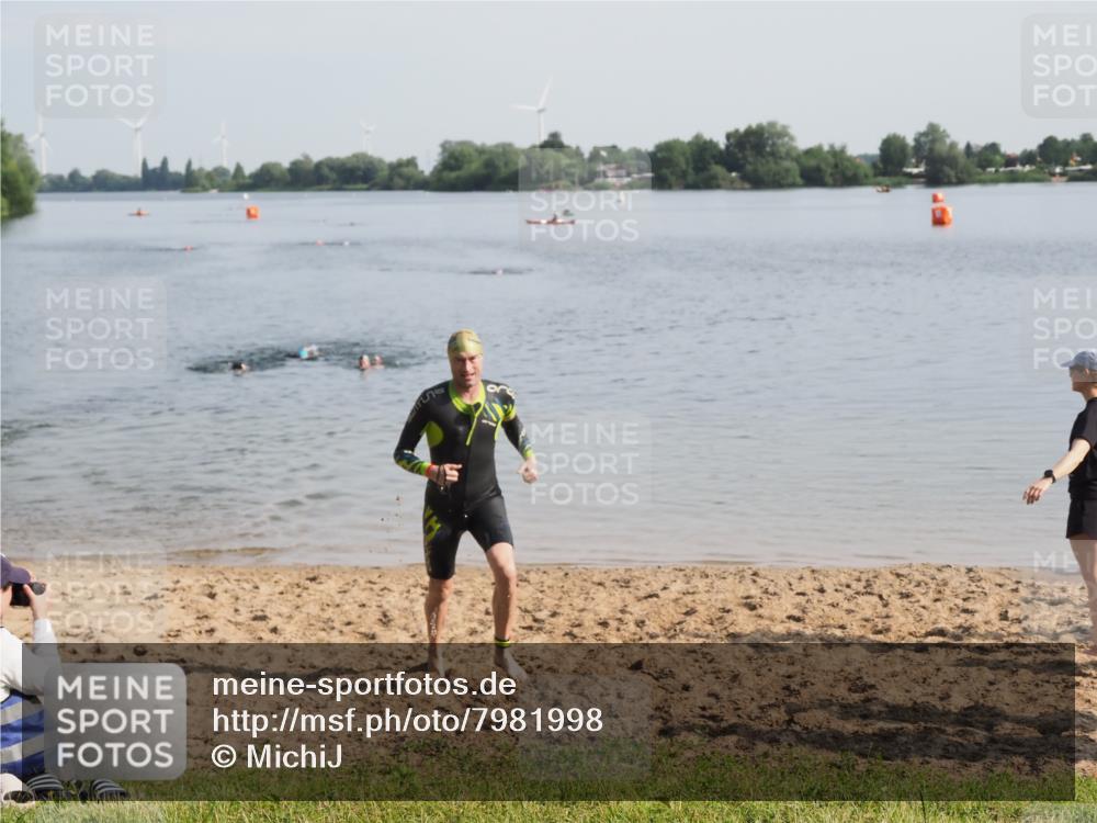 21.06.2025 - 27. Vierlanden-Triathlon MichiJ http://msf.ph/oto/7981998 15.06.2026 09:04:55 Schwimmen 238 meine-sportfotos.de