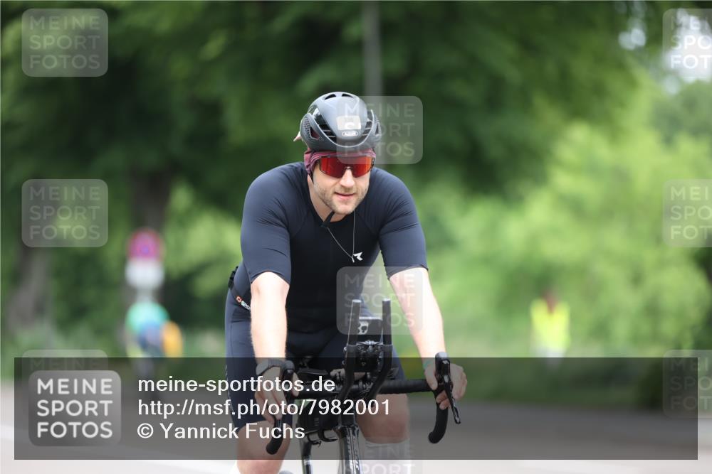 15.06.2025 - 7 Türme Triathlon Yannick Fuchs http://msf.ph/oto/7982001 15.06.2025 11:26:47 Radfahren 212, 326 meine-sportfotos.de