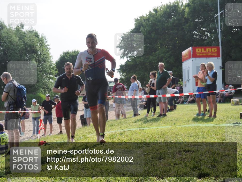 15.06.2025 - 27. Vierlanden-Triathlon KatJ http://msf.ph/oto/7982002 15.06.2025 08:48:00 Schwimmen 16, 34, 193 meine-sportfotos.de