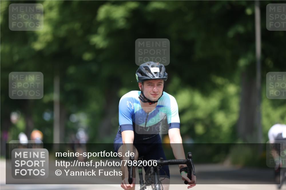 15.06.2025 - 7 Türme Triathlon Yannick Fuchs http://msf.ph/oto/7982006 15.06.2025 12:50:33 Radfahren 537, 541 meine-sportfotos.de