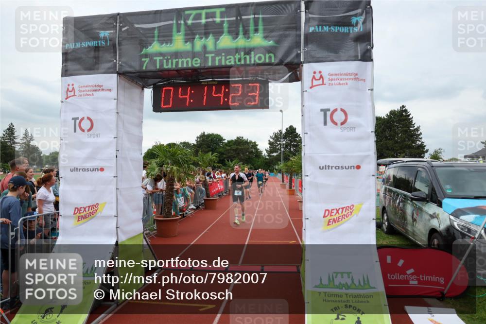 15.06.2025 - 7 Türme Triathlon Michael Strokosch http://msf.ph/oto/7982007 15.06.2025 14:14:22 Ziel 671, 957 meine-sportfotos.de