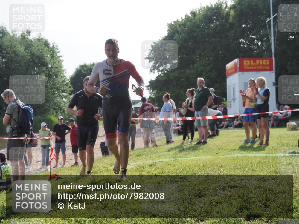 15.06.2025 - 27. Vierlanden-Triathlon KatJ http://msf.ph/oto/7982008 15.06.2025 08:48:00 Schwimmen 16, 34, 193 meine-sportfotos.de