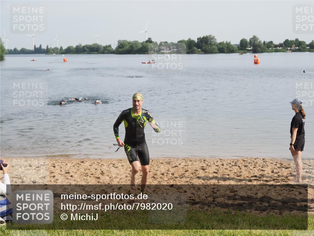 21.06.2025 - 27. Vierlanden-Triathlon MichiJ http://msf.ph/oto/7982020 15.06.2026 09:04:56 Schwimmen 238 meine-sportfotos.de