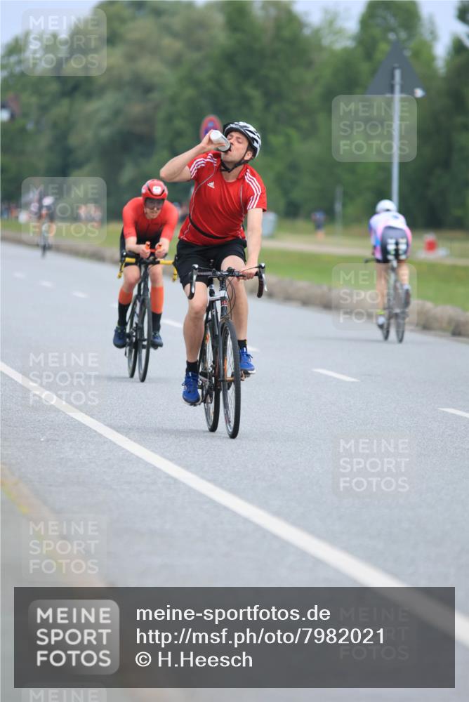 15.06.2025 - 27. Vierlanden-Triathlon H.Heesch http://msf.ph/oto/7982021 15.06.2025 10:50:53 Radfahren 18, 80, 120, 171, 448 meine-sportfotos.de