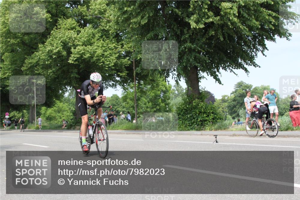 15.06.2025 - 7 Türme Triathlon Yannick Fuchs http://msf.ph/oto/7982023 15.06.2025 13:30:50 Radfahren  meine-sportfotos.de