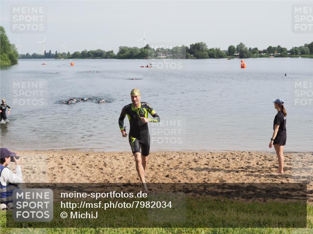21.06.2025 - 27. Vierlanden-Triathlon MichiJ http://msf.ph/oto/7982034 15.06.2026 09:04:56 Schwimmen 238 meine-sportfotos.de