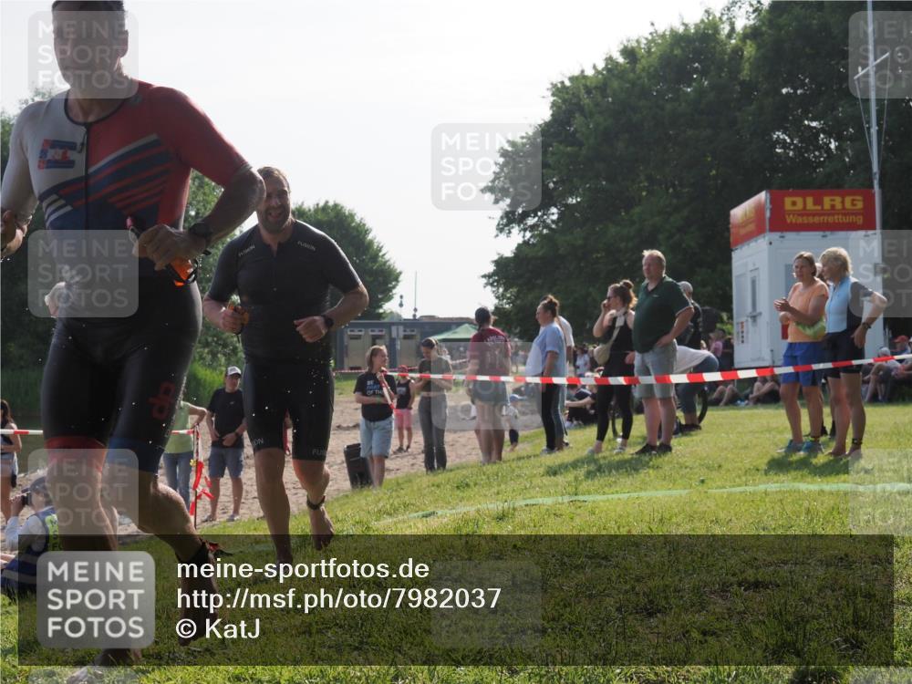 15.06.2025 - 27. Vierlanden-Triathlon KatJ http://msf.ph/oto/7982037 15.06.2025 08:48:02 Schwimmen 16, 34, 167, 193 meine-sportfotos.de