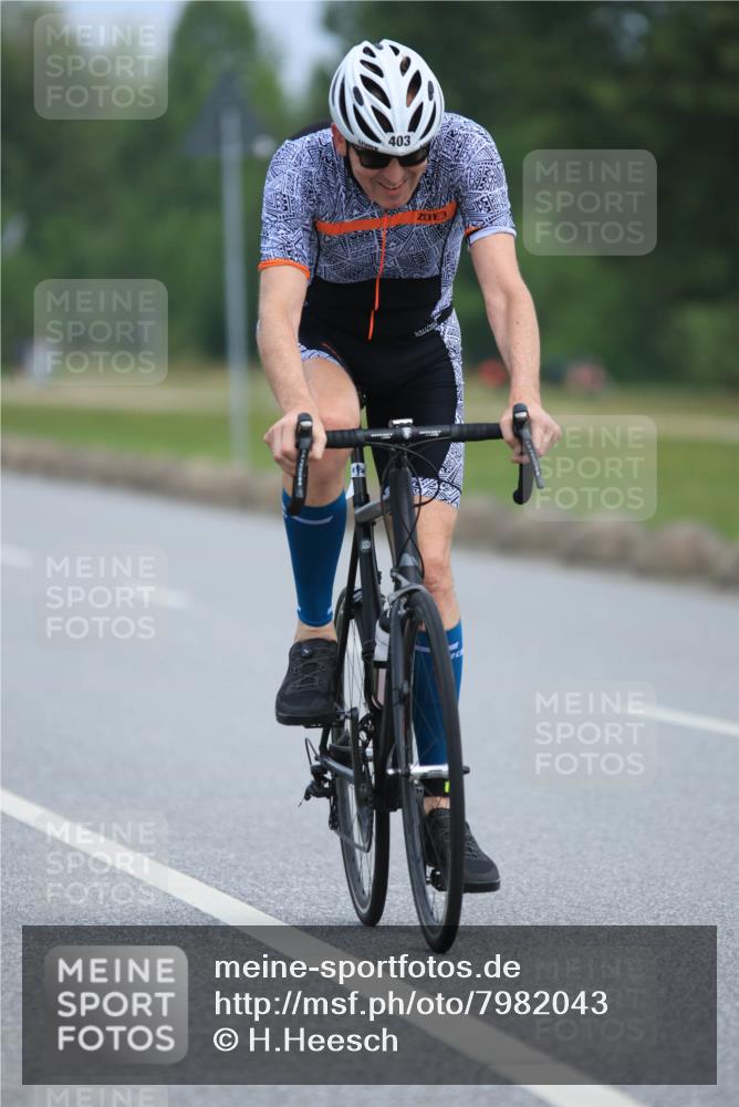 15.06.2025 - 27. Vierlanden-Triathlon H.Heesch http://msf.ph/oto/7982043 15.06.2025 10:51:03 Radfahren 120, 171, 381, 403 meine-sportfotos.de