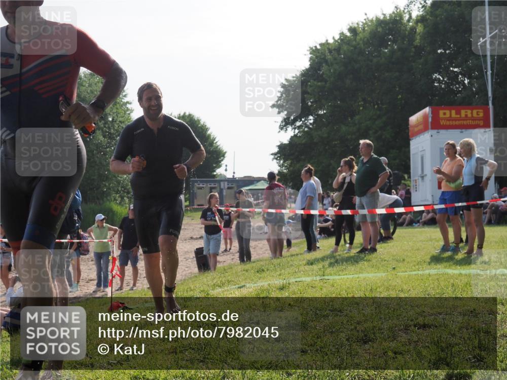 15.06.2025 - 27. Vierlanden-Triathlon KatJ http://msf.ph/oto/7982045 15.06.2025 08:48:02 Schwimmen 16, 34, 167, 193 meine-sportfotos.de