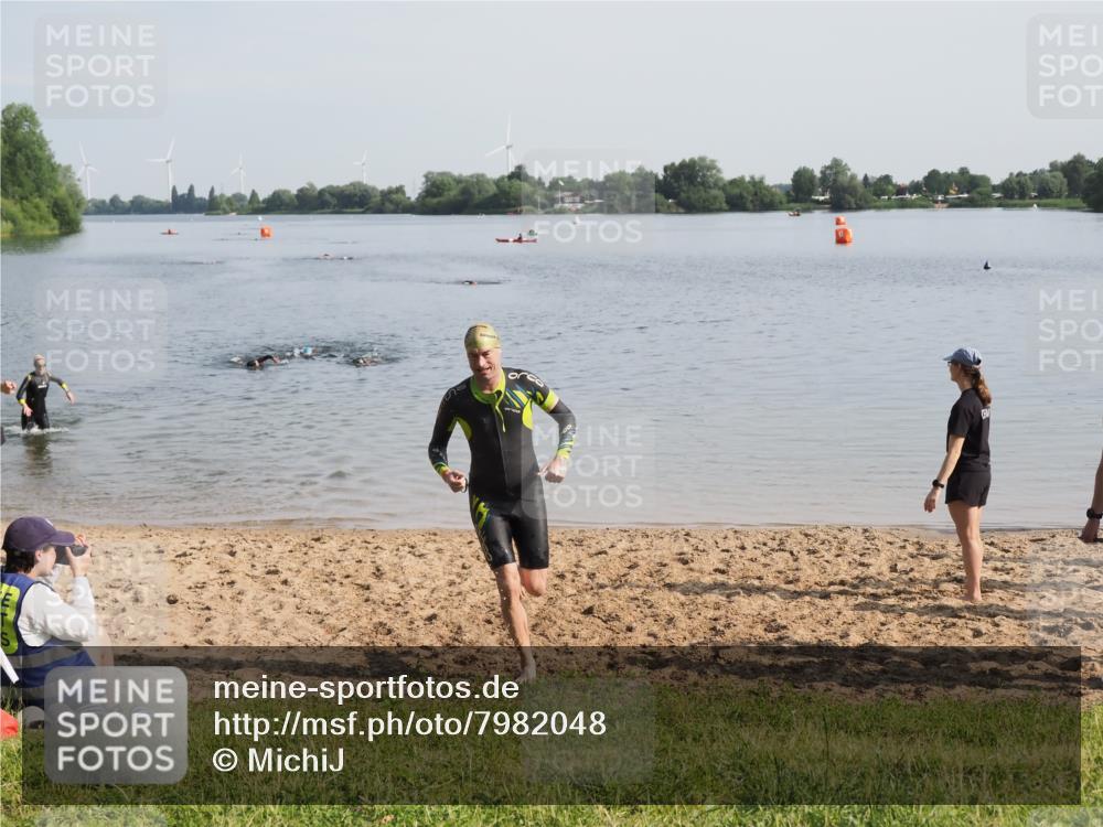 21.06.2025 - 27. Vierlanden-Triathlon MichiJ http://msf.ph/oto/7982048 15.06.2026 09:04:56 Schwimmen 238 meine-sportfotos.de