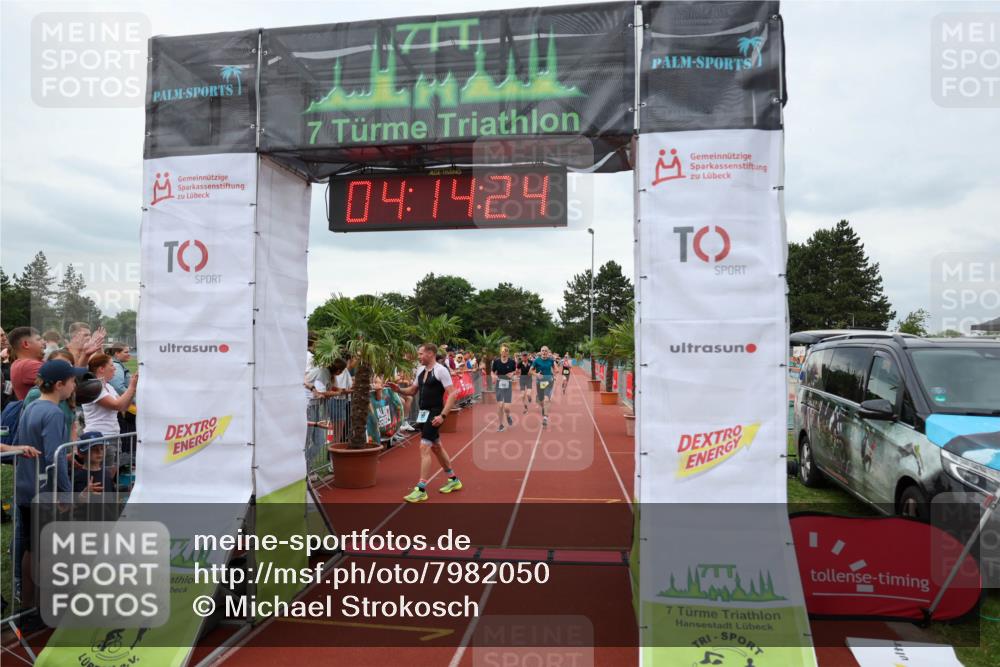 15.06.2025 - 7 Türme Triathlon Michael Strokosch http://msf.ph/oto/7982050 15.06.2025 14:14:24 Ziel 560, 656, 671, 758, 813, 957 meine-sportfotos.de