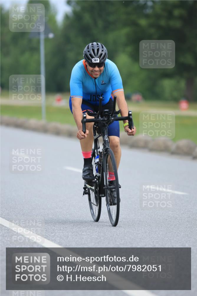 15.06.2025 - 27. Vierlanden-Triathlon H.Heesch http://msf.ph/oto/7982051 15.06.2025 10:51:10 Radfahren 161, 381 meine-sportfotos.de