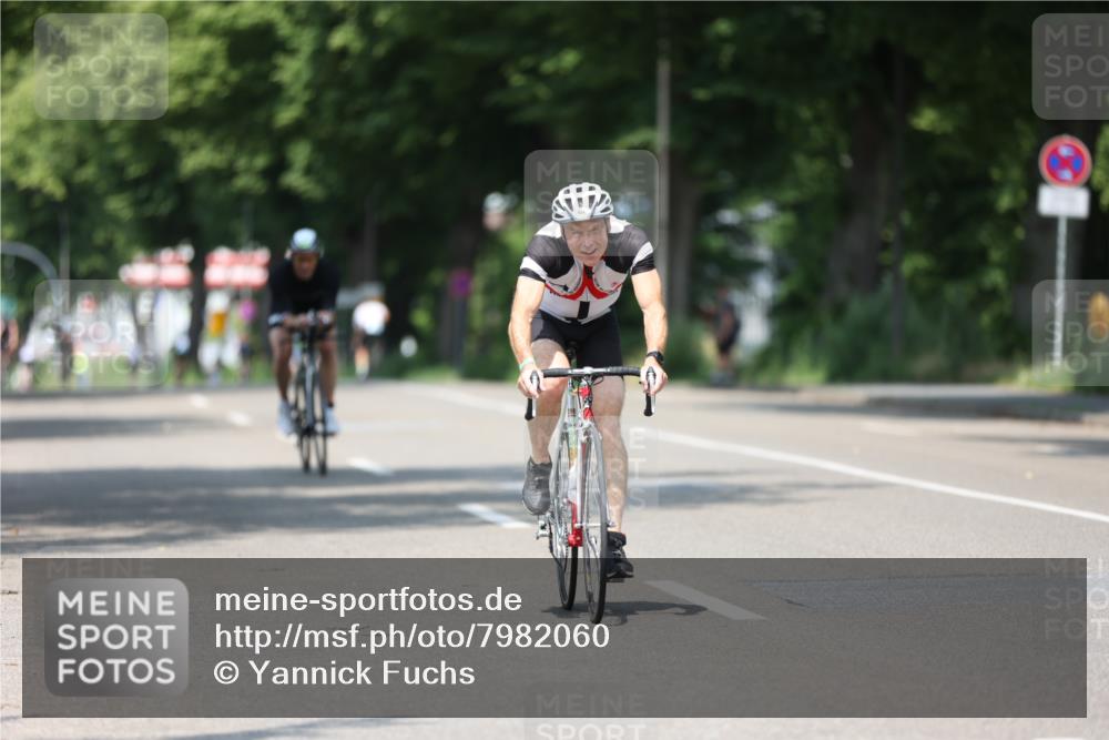 15.06.2025 - 7 Türme Triathlon Yannick Fuchs http://msf.ph/oto/7982060 15.06.2025 12:50:43 Radfahren 293, 396, 451, 678 meine-sportfotos.de