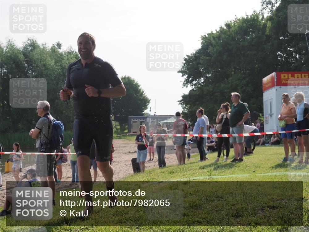 15.06.2025 - 27. Vierlanden-Triathlon KatJ http://msf.ph/oto/7982065 15.06.2025 08:48:02 Schwimmen 16, 34, 167, 193 meine-sportfotos.de
