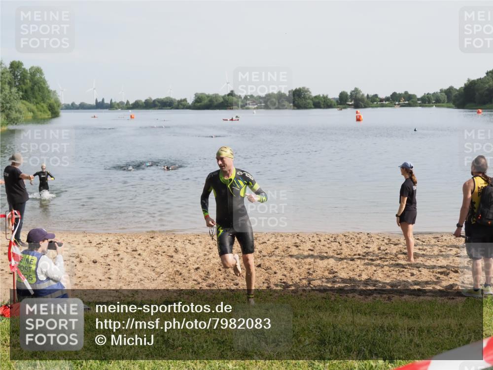 21.06.2025 - 27. Vierlanden-Triathlon MichiJ http://msf.ph/oto/7982083 15.06.2026 09:04:56 Schwimmen 238 meine-sportfotos.de