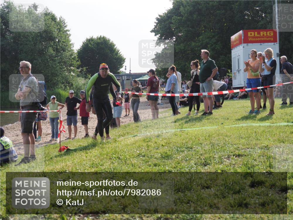 15.06.2025 - 27. Vierlanden-Triathlon KatJ http://msf.ph/oto/7982086 15.06.2025 08:48:07 Schwimmen 16, 34, 167, 193 meine-sportfotos.de