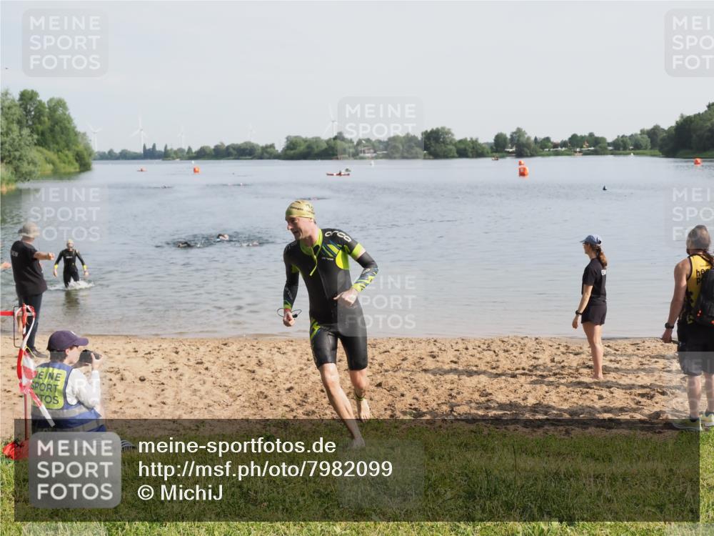 21.06.2025 - 27. Vierlanden-Triathlon MichiJ http://msf.ph/oto/7982099 15.06.2026 09:04:57 Schwimmen 205, 238 meine-sportfotos.de