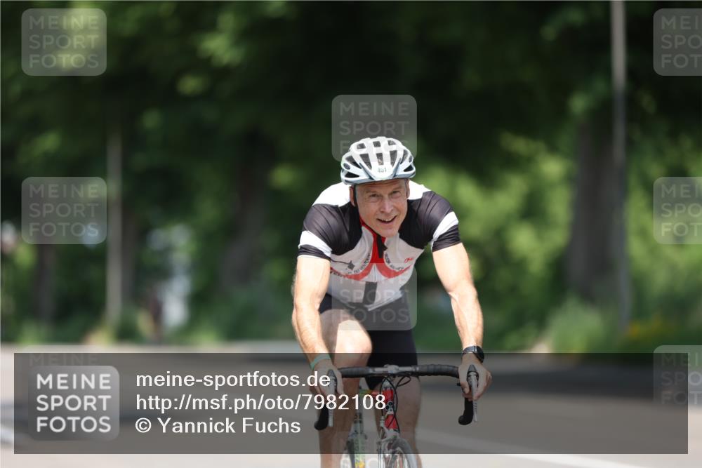 15.06.2025 - 7 Türme Triathlon Yannick Fuchs http://msf.ph/oto/7982108 15.06.2025 12:50:44 Radfahren 293, 396, 451, 678 meine-sportfotos.de