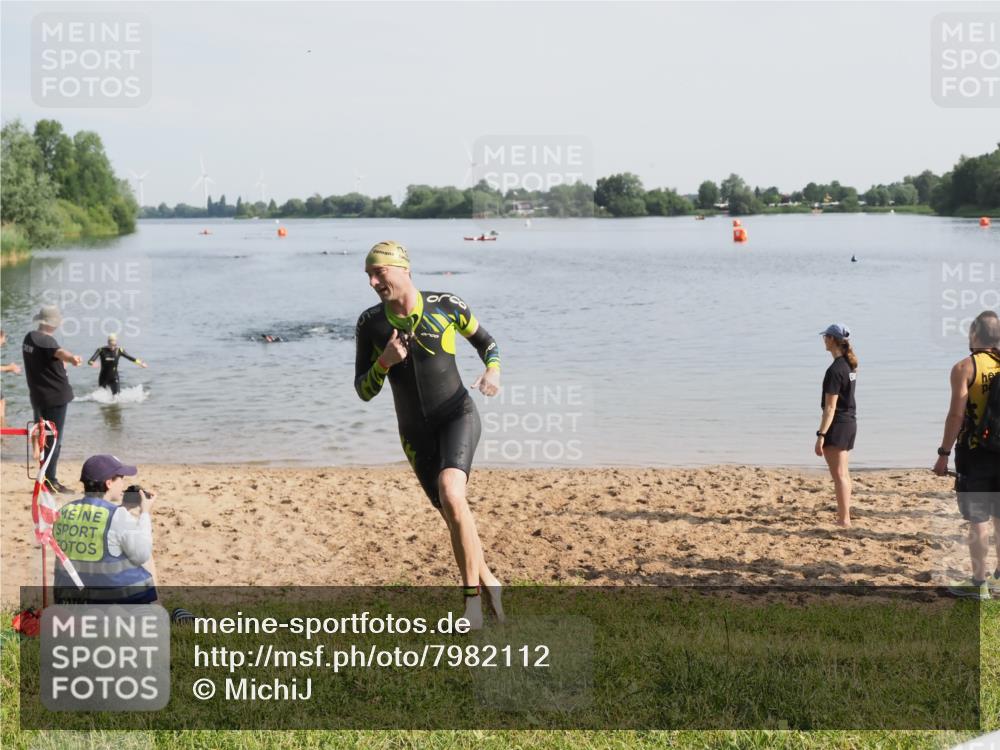21.06.2025 - 27. Vierlanden-Triathlon MichiJ http://msf.ph/oto/7982112 15.06.2026 09:04:57 Schwimmen 205, 238 meine-sportfotos.de
