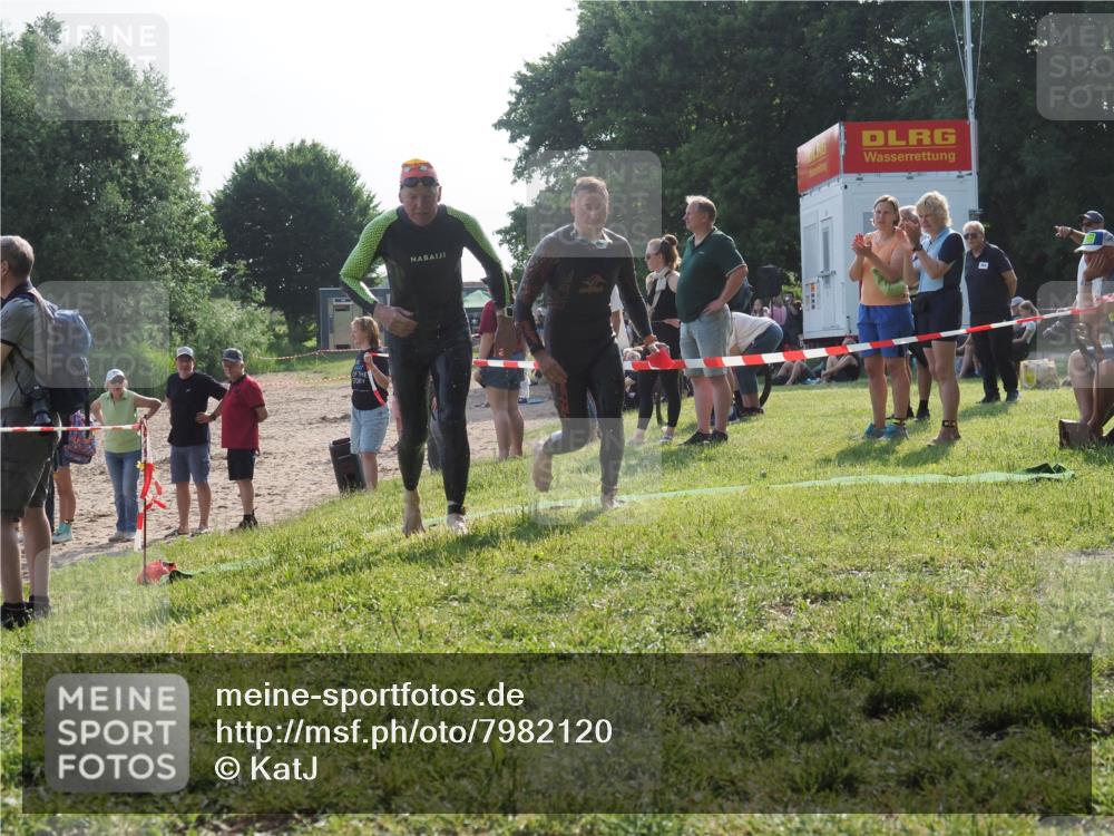 15.06.2025 - 27. Vierlanden-Triathlon KatJ http://msf.ph/oto/7982120 15.06.2025 08:48:08 Schwimmen 16, 34, 167, 193 meine-sportfotos.de