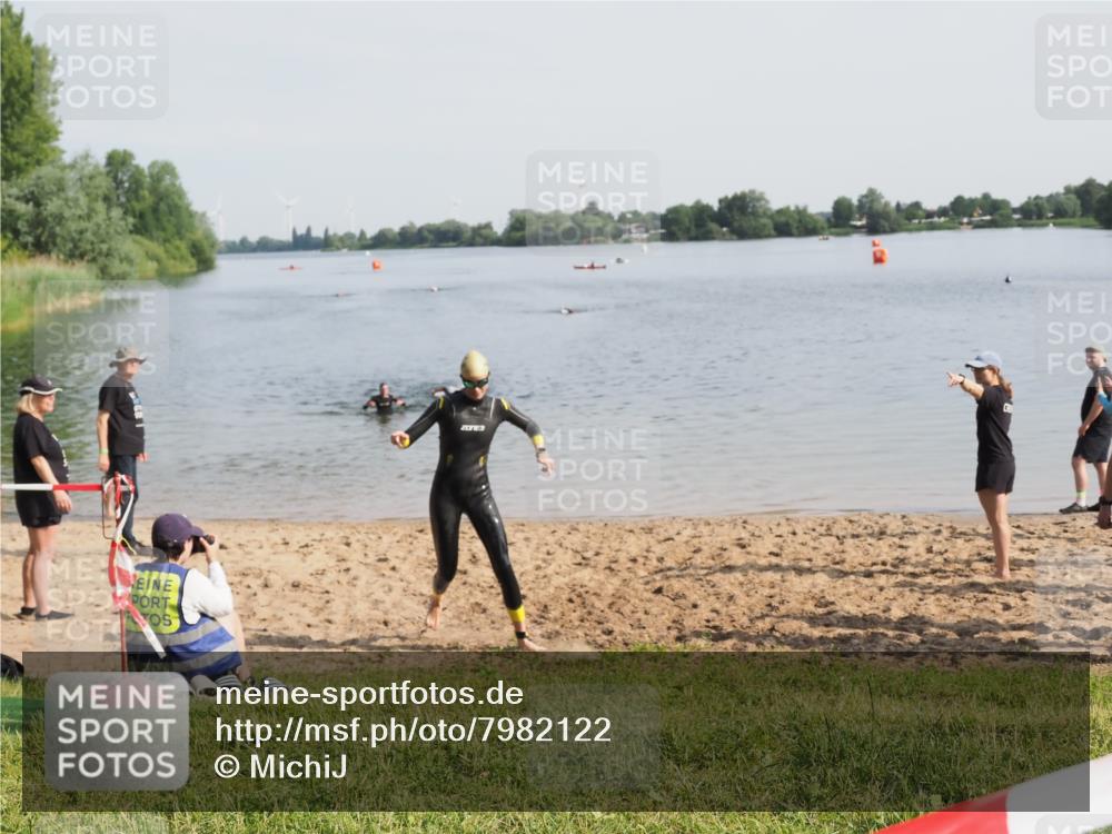 21.06.2025 - 27. Vierlanden-Triathlon MichiJ http://msf.ph/oto/7982122 15.06.2026 09:05:05 Schwimmen 205 meine-sportfotos.de
