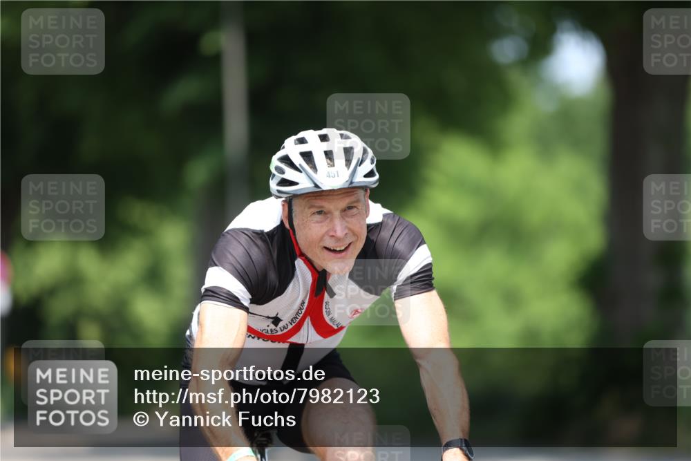 15.06.2025 - 7 Türme Triathlon Yannick Fuchs http://msf.ph/oto/7982123 15.06.2025 12:50:44 Radfahren 293, 396, 451, 678 meine-sportfotos.de
