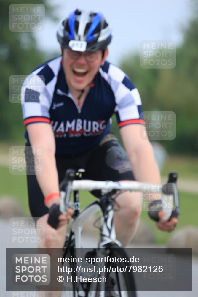 15.06.2025 - 27. Vierlanden-Triathlon H.Heesch http://msf.ph/oto/7982126 15.06.2025 10:51:32 Radfahren 612 meine-sportfotos.de