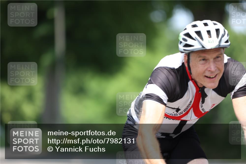 15.06.2025 - 7 Türme Triathlon Yannick Fuchs http://msf.ph/oto/7982131 15.06.2025 12:50:44 Radfahren 293, 396, 451, 678 meine-sportfotos.de