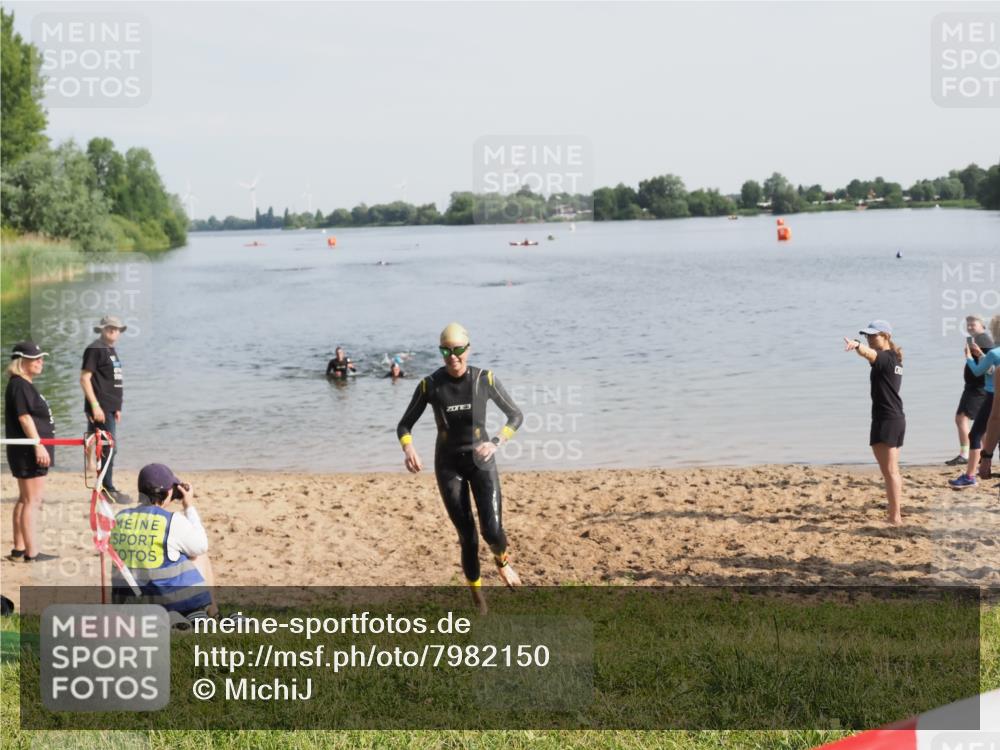 21.06.2025 - 27. Vierlanden-Triathlon MichiJ http://msf.ph/oto/7982150 15.06.2026 09:05:06 Schwimmen 205 meine-sportfotos.de