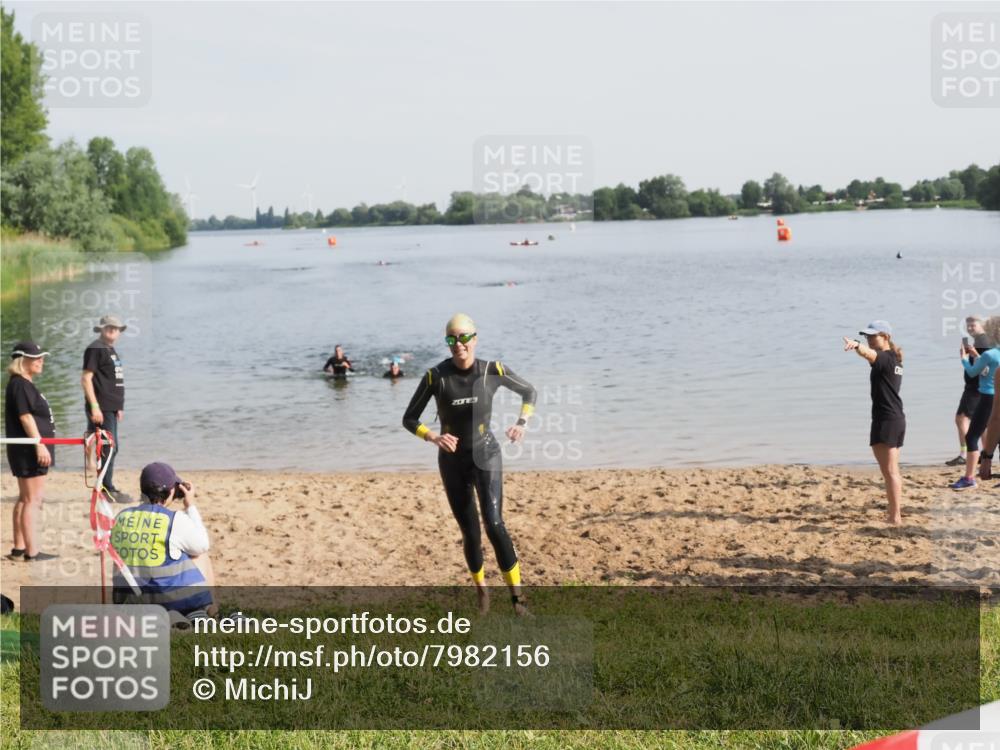 21.06.2025 - 27. Vierlanden-Triathlon MichiJ http://msf.ph/oto/7982156 15.06.2026 09:05:06 Schwimmen 205 meine-sportfotos.de