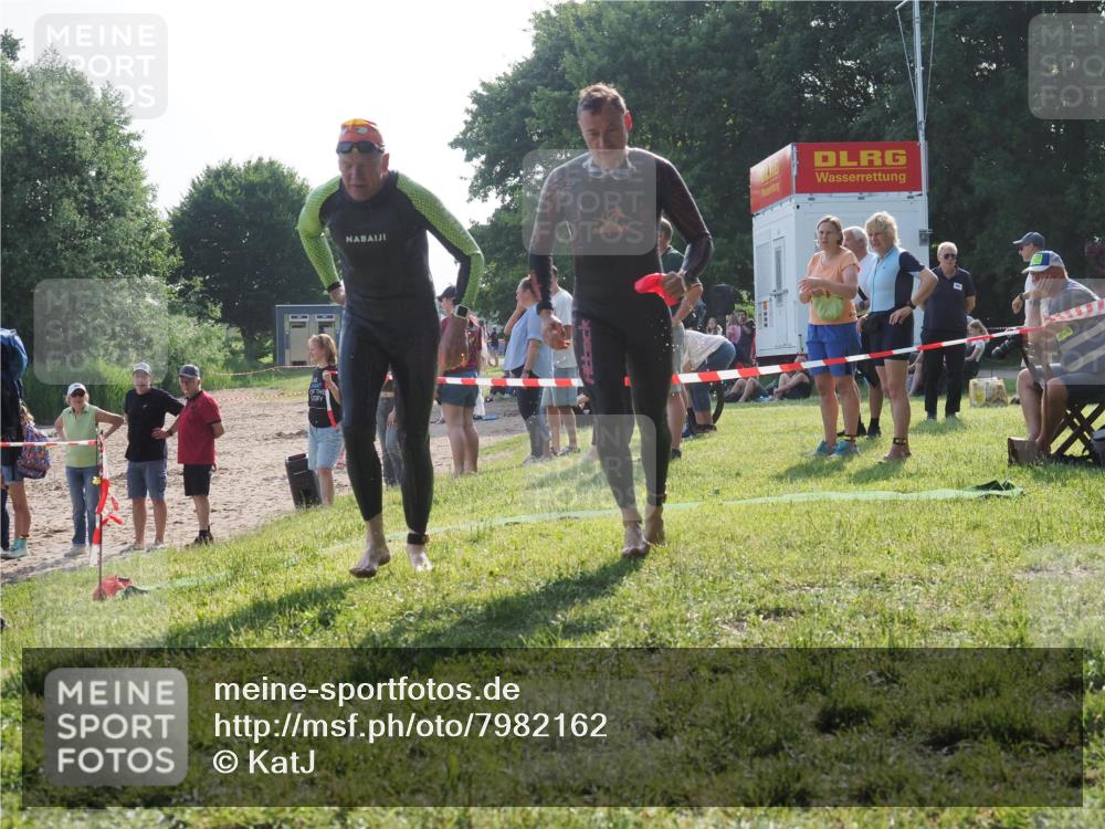 15.06.2025 - 27. Vierlanden-Triathlon KatJ http://msf.ph/oto/7982162 15.06.2025 08:48:09 Schwimmen 16, 34, 167, 193 meine-sportfotos.de