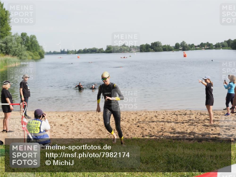 21.06.2025 - 27. Vierlanden-Triathlon MichiJ http://msf.ph/oto/7982174 15.06.2026 09:05:06 Schwimmen 205 meine-sportfotos.de
