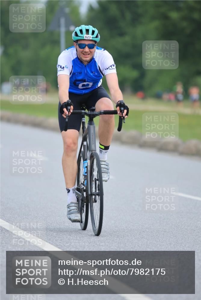 15.06.2025 - 27. Vierlanden-Triathlon H.Heesch http://msf.ph/oto/7982175 15.06.2025 10:51:59 Radfahren 81, 252, 382, 435, 623 meine-sportfotos.de