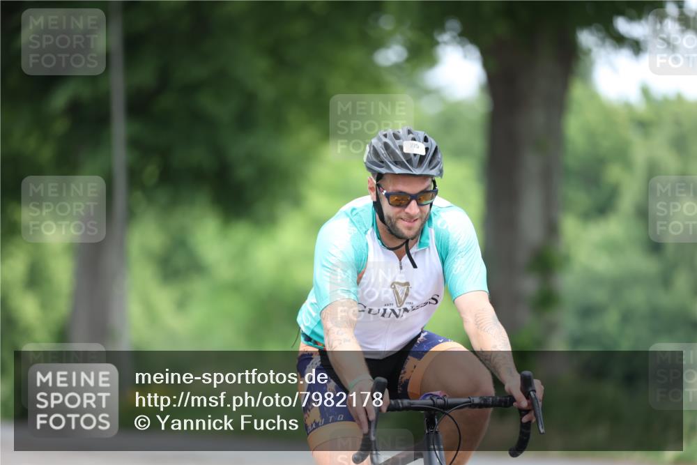 15.06.2025 - 7 Türme Triathlon Yannick Fuchs http://msf.ph/oto/7982178 15.06.2025 11:27:01 Radfahren  meine-sportfotos.de