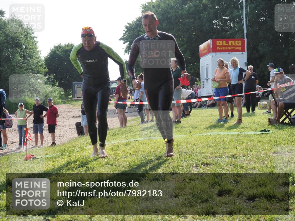 15.06.2025 - 27. Vierlanden-Triathlon KatJ http://msf.ph/oto/7982183 15.06.2025 08:48:10 Schwimmen 16, 167 meine-sportfotos.de