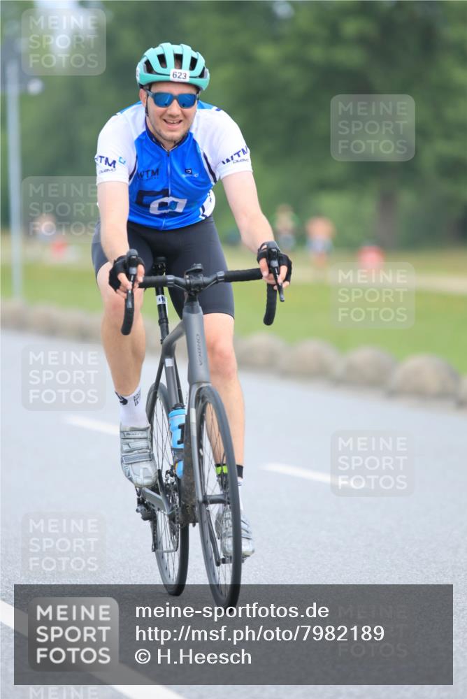 15.06.2025 - 27. Vierlanden-Triathlon H.Heesch http://msf.ph/oto/7982189 15.06.2025 10:51:59 Radfahren 81, 252, 382, 435, 623 meine-sportfotos.de