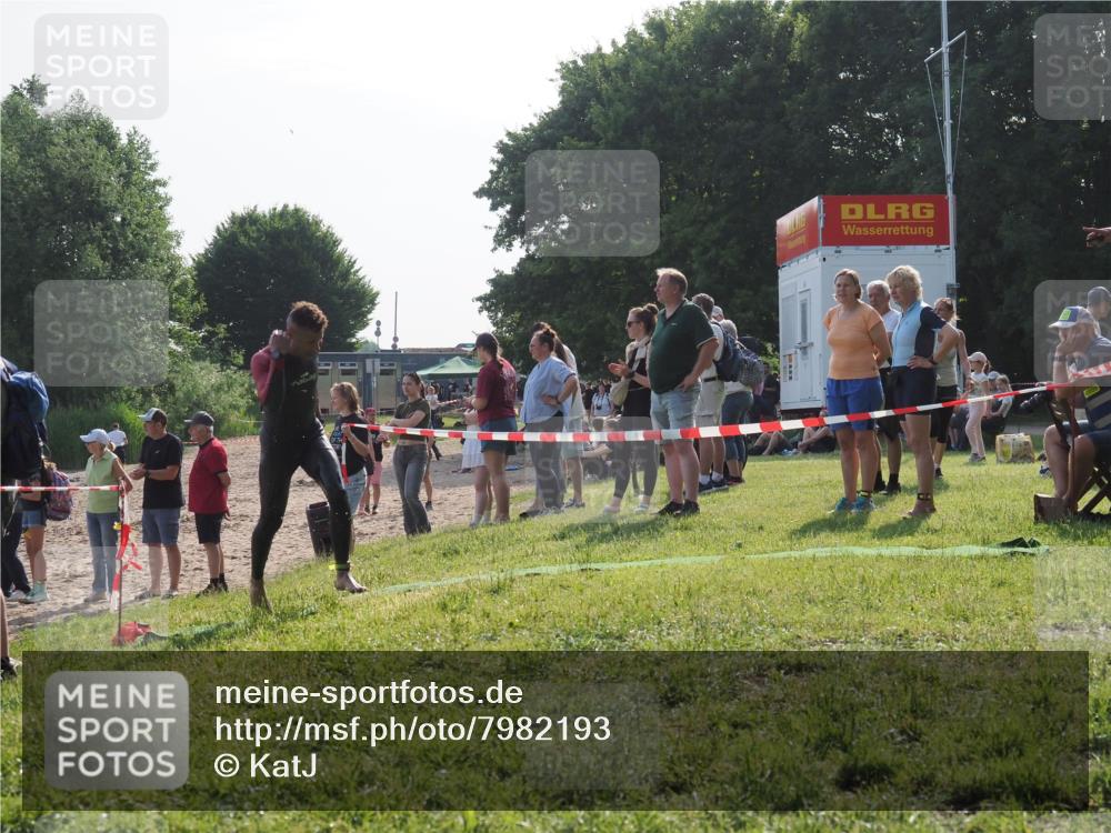 15.06.2025 - 27. Vierlanden-Triathlon KatJ http://msf.ph/oto/7982193 15.06.2025 08:48:22 Schwimmen 70 meine-sportfotos.de