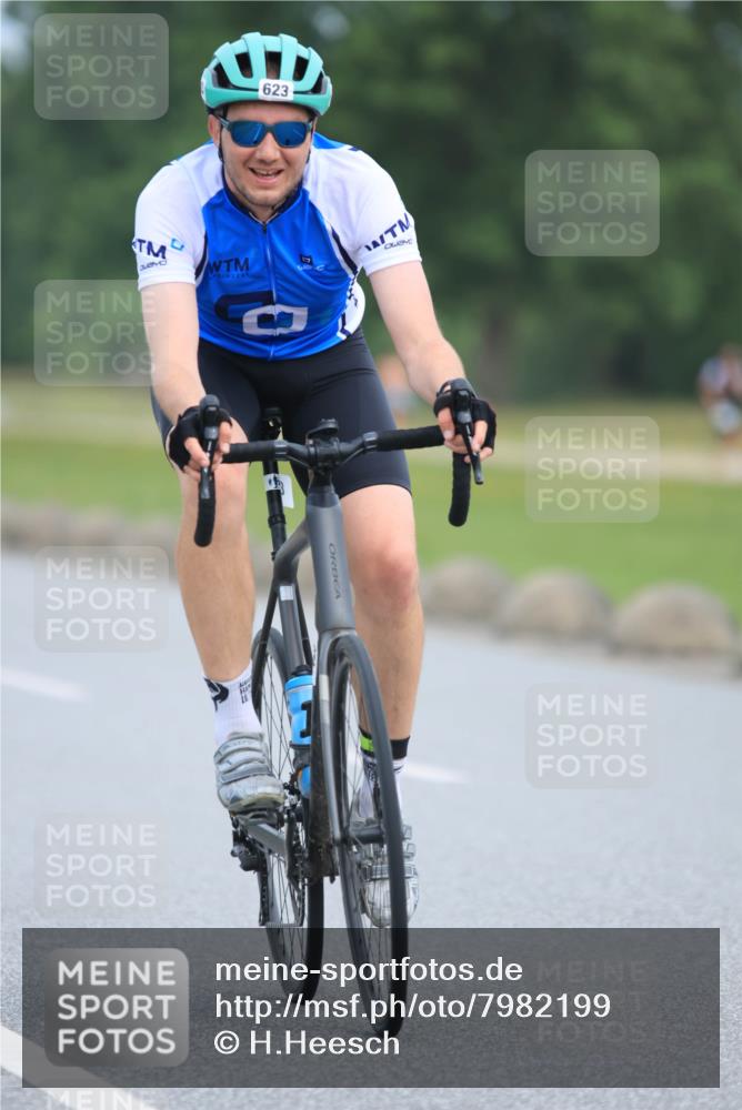 15.06.2025 - 27. Vierlanden-Triathlon H.Heesch http://msf.ph/oto/7982199 15.06.2025 10:51:59 Radfahren 81, 252, 382, 435, 623 meine-sportfotos.de