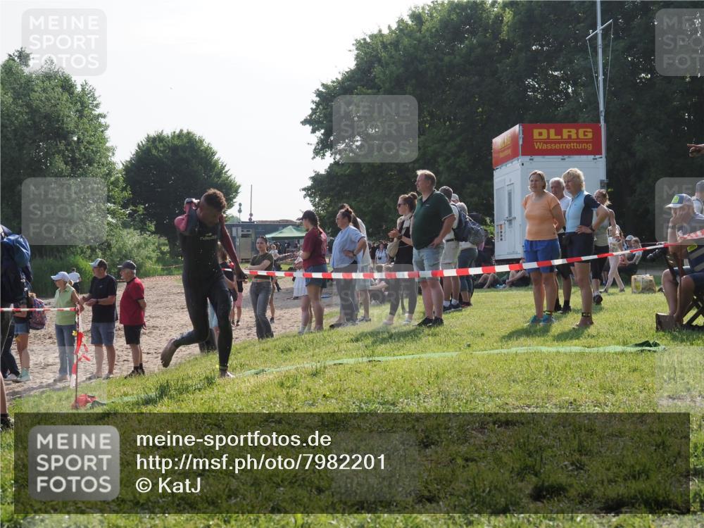 15.06.2025 - 27. Vierlanden-Triathlon KatJ http://msf.ph/oto/7982201 15.06.2025 08:48:22 Schwimmen 70 meine-sportfotos.de