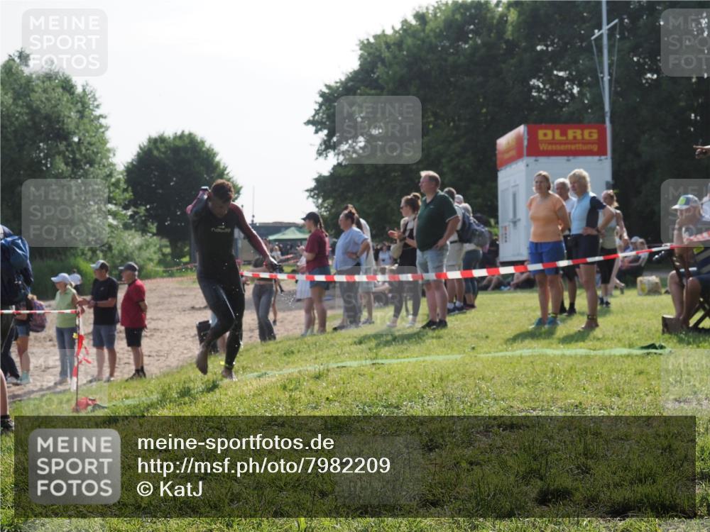 15.06.2025 - 27. Vierlanden-Triathlon KatJ http://msf.ph/oto/7982209 15.06.2025 08:48:22 Schwimmen 70 meine-sportfotos.de