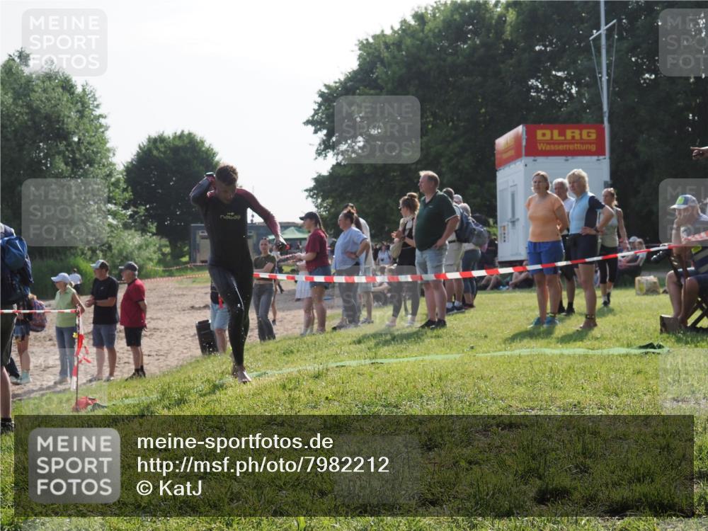 15.06.2025 - 27. Vierlanden-Triathlon KatJ http://msf.ph/oto/7982212 15.06.2025 08:48:22 Schwimmen 70 meine-sportfotos.de