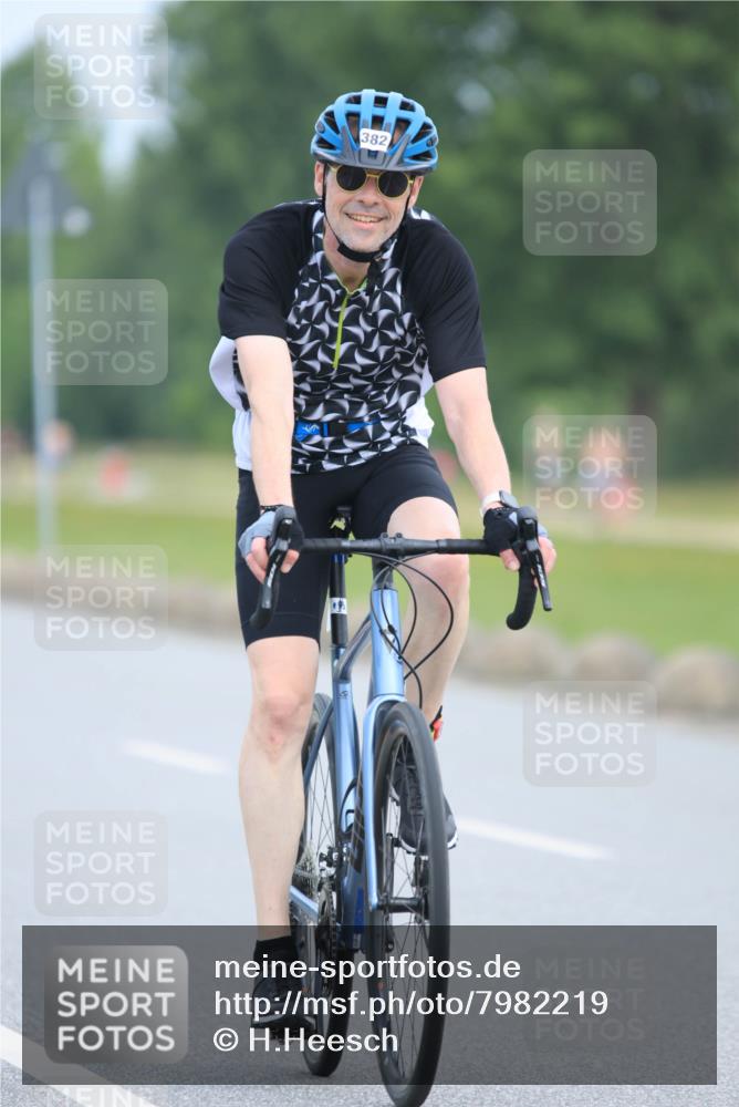 15.06.2025 - 27. Vierlanden-Triathlon H.Heesch http://msf.ph/oto/7982219 15.06.2025 10:52:01 Radfahren 81, 173, 252, 382, 435, 623 meine-sportfotos.de