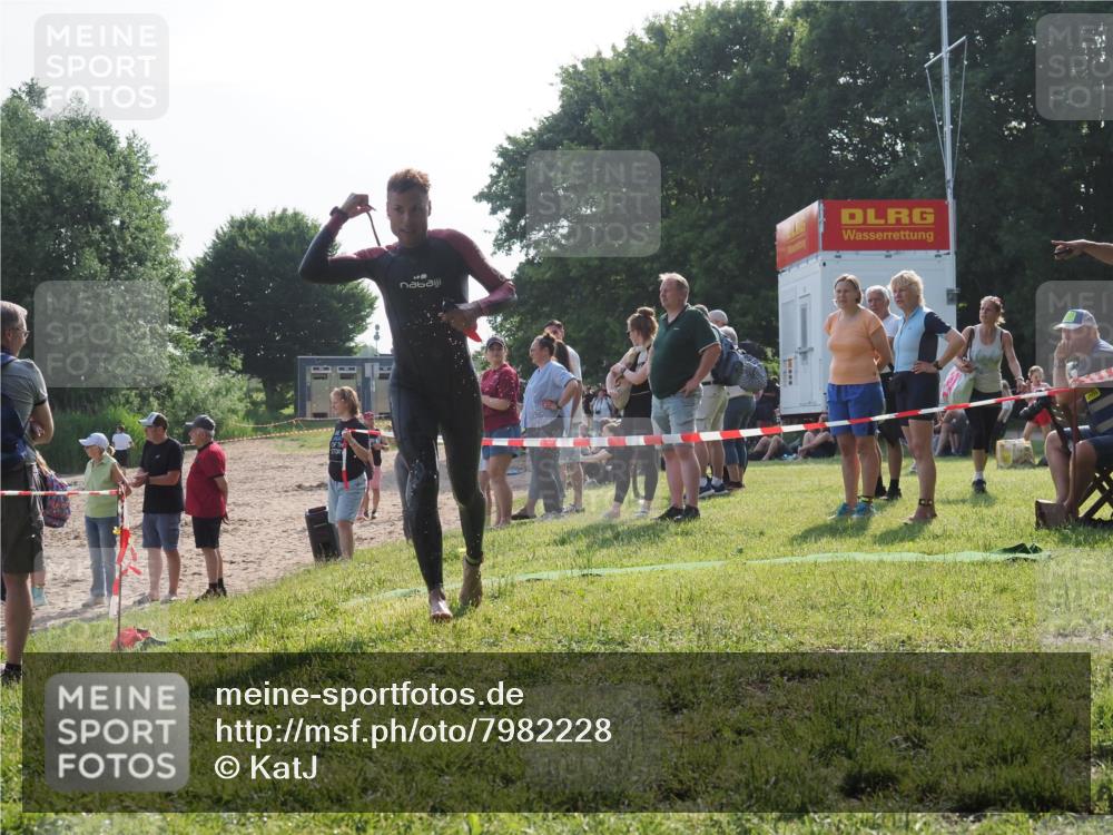 15.06.2025 - 27. Vierlanden-Triathlon KatJ http://msf.ph/oto/7982228 15.06.2025 08:48:23 Schwimmen 70 meine-sportfotos.de