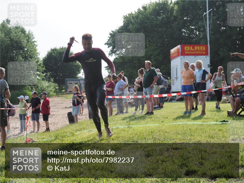 15.06.2025 - 27. Vierlanden-Triathlon KatJ http://msf.ph/oto/7982237 15.06.2025 08:48:23 Schwimmen 70 meine-sportfotos.de