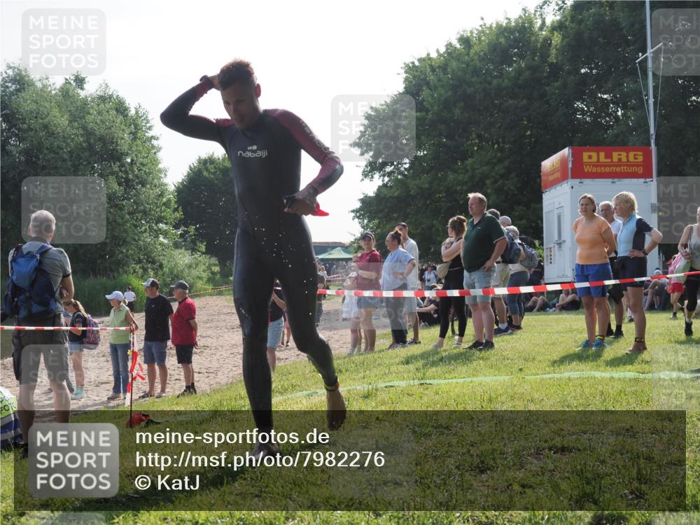 15.06.2025 - 27. Vierlanden-Triathlon KatJ http://msf.ph/oto/7982276 15.06.2025 08:48:24 Schwimmen 70 meine-sportfotos.de